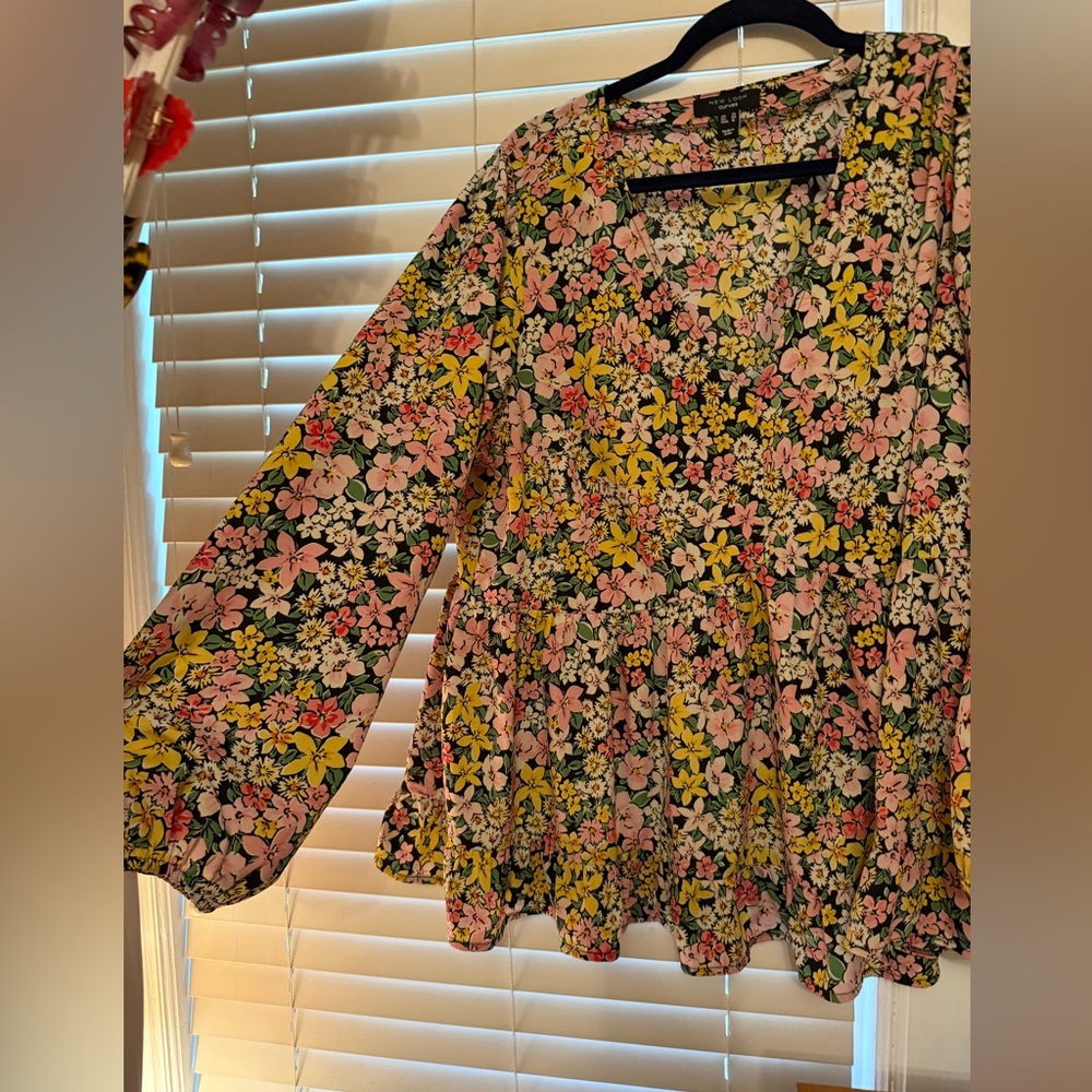 New look curve Floral V-Neck Peplum Blouse - Pink & Yellow - Picture 2 of 3